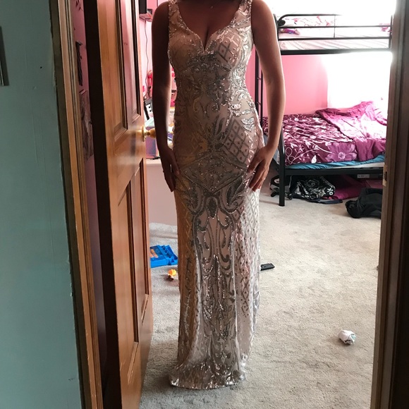 Beautiful Gown for Prom or Event!! - Picture 2 of 4